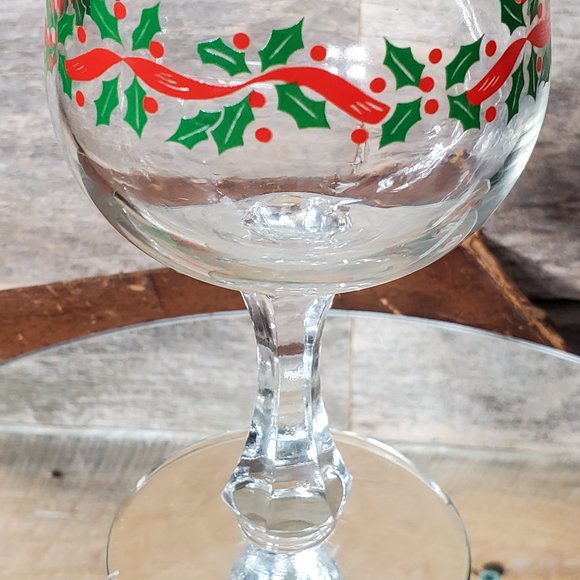 Libbey Christmas Holly Stemmed Wine Glass - Price per glass - Picture 4 of 6